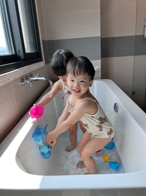 【美國Munchkin滿趣健洗澡玩具】讓寶貝愛上洗澡不拖拉、安全免電池、邊洗邊玩的歡樂親子沐浴時光