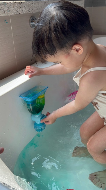 【美國Munchkin滿趣健洗澡玩具】讓寶貝愛上洗澡不拖拉、安全免電池、邊洗邊玩的歡樂親子沐浴時光